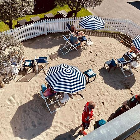 Schlosshof Charme Resort - Hotel & Camping Лана Екстер'єр фото