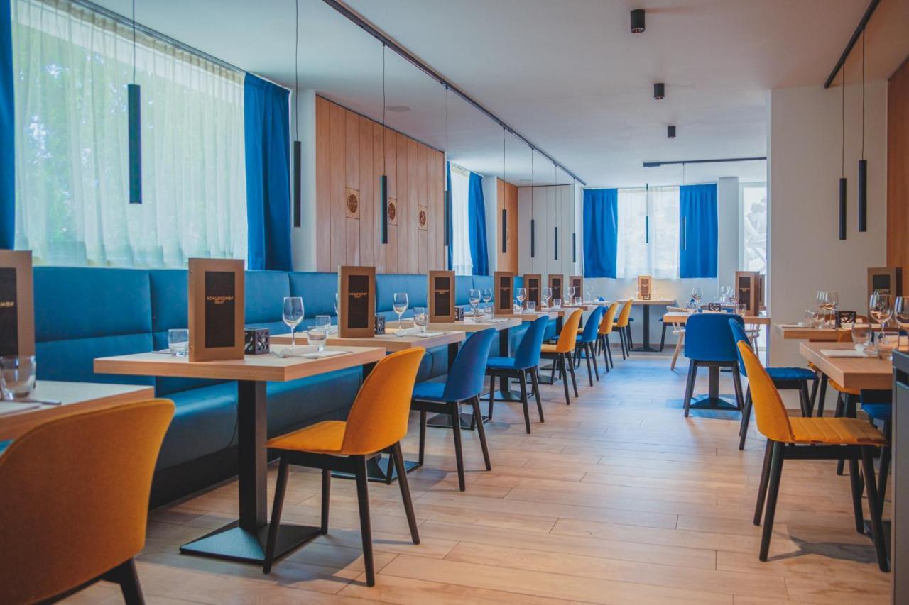 Schlosshof Charme Resort - Hotel & Camping Лана Екстер'єр фото