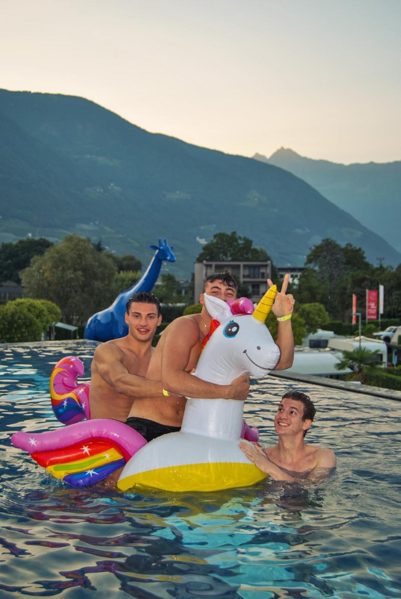 Schlosshof Charme Resort - Hotel & Camping Лана Екстер'єр фото