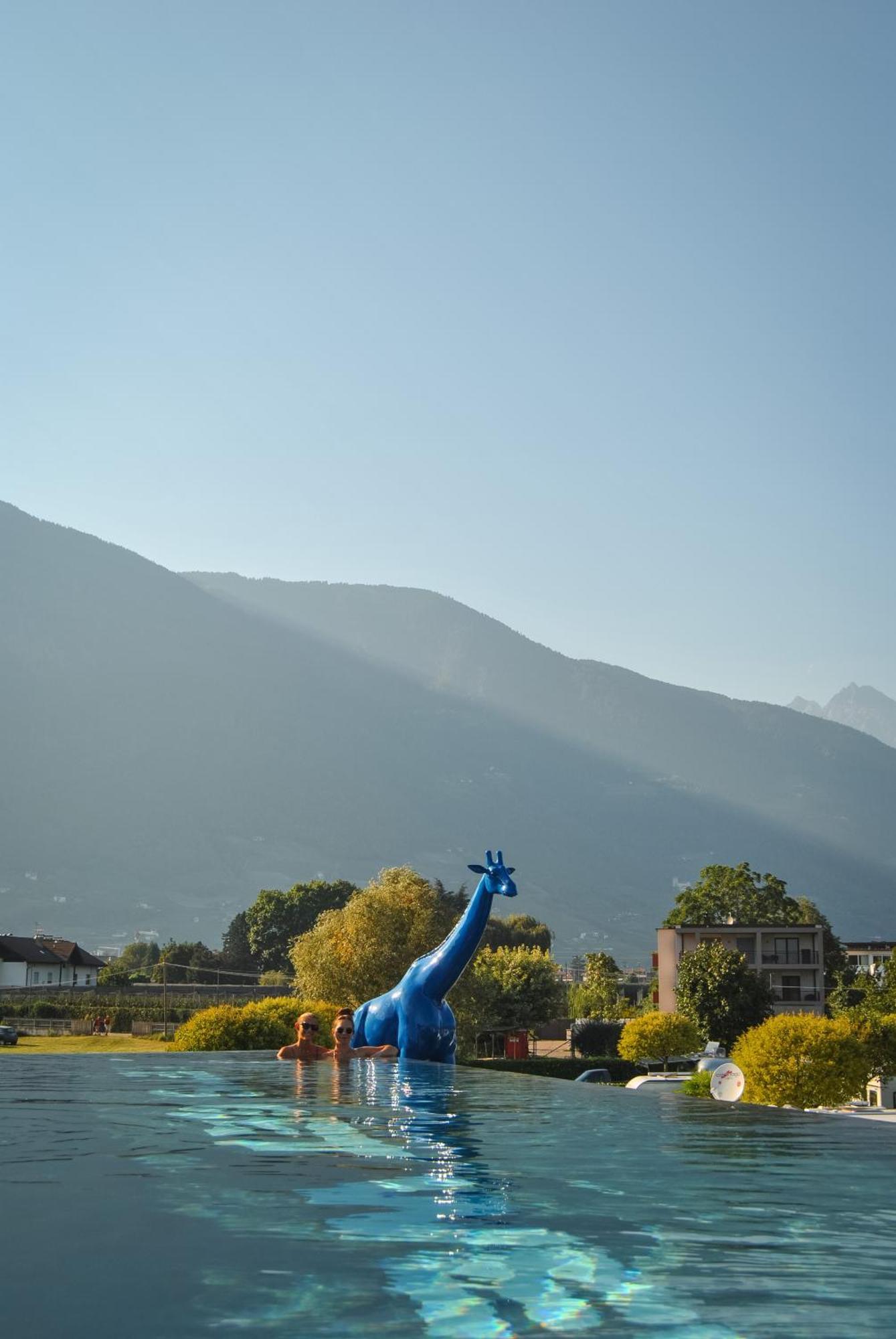 Schlosshof Charme Resort - Hotel & Camping Лана Екстер'єр фото