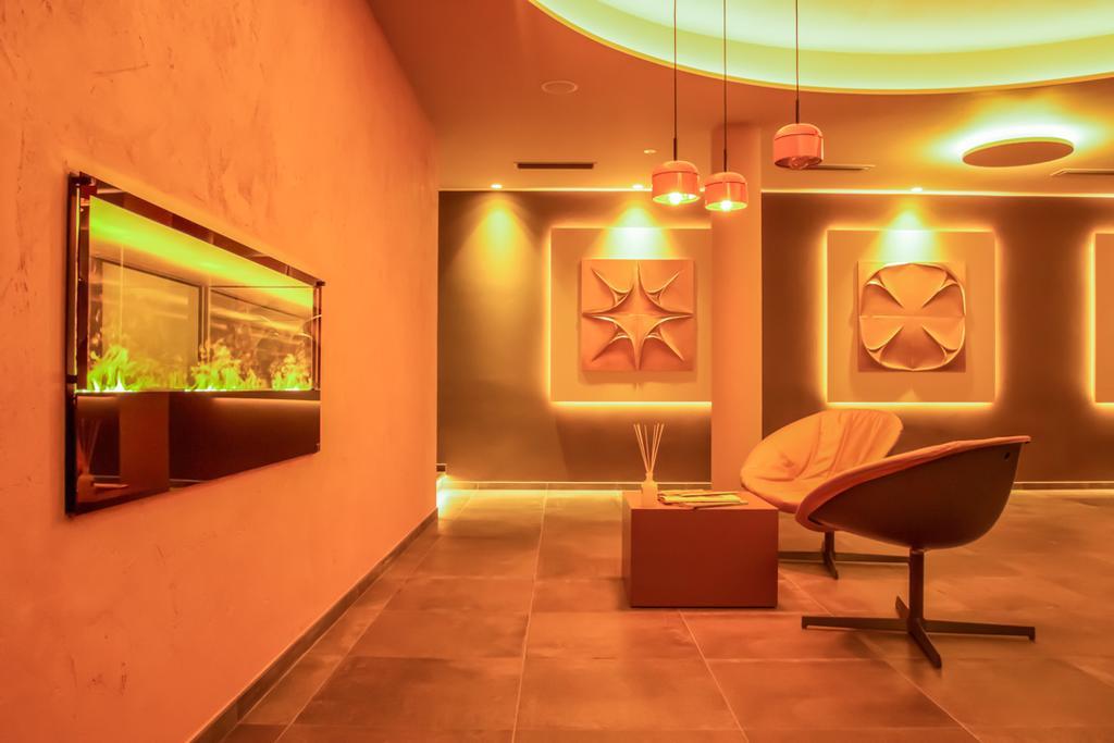 Schlosshof Charme Resort - Hotel & Camping Лана Екстер'єр фото