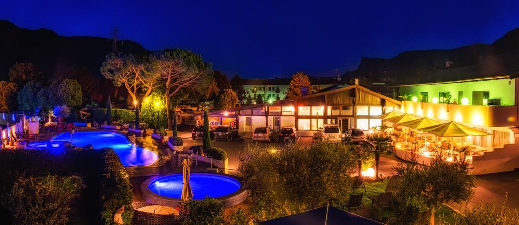Schlosshof Charme Resort - Hotel & Camping Лана Екстер'єр фото