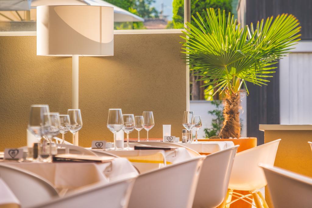 Schlosshof Charme Resort - Hotel & Camping Лана Екстер'єр фото