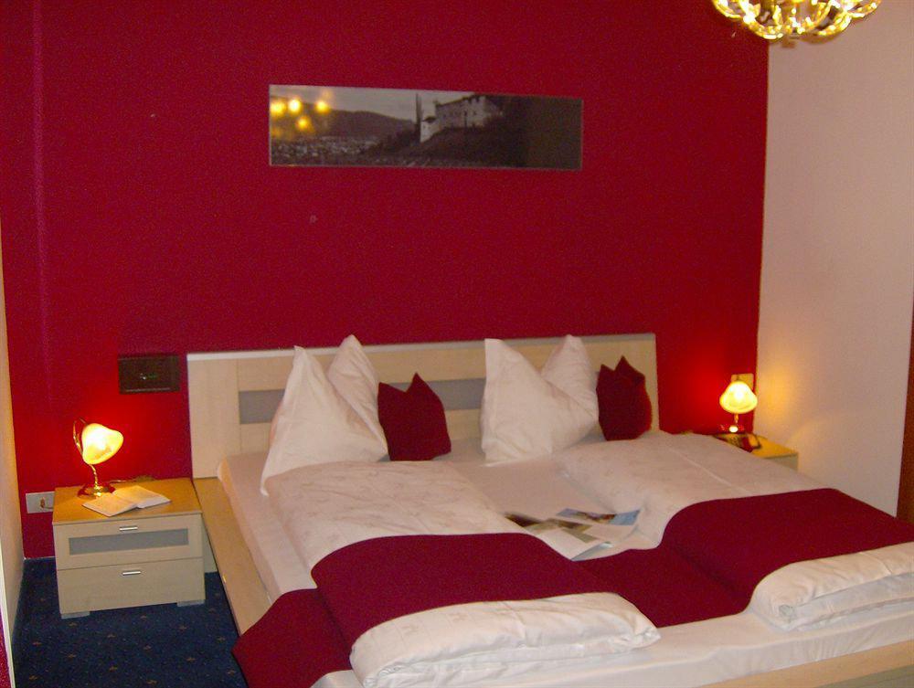 Schlosshof Charme Resort - Hotel & Camping Лана Екстер'єр фото