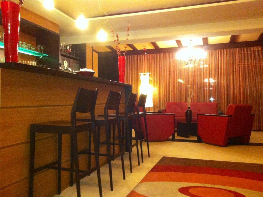 Schlosshof Charme Resort - Hotel & Camping Лана Екстер'єр фото