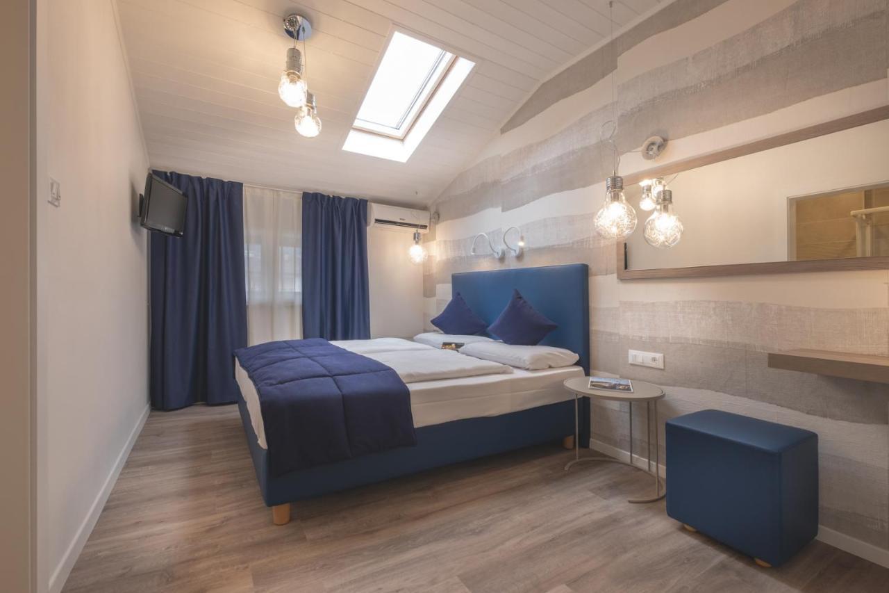 Schlosshof Charme Resort - Hotel & Camping Лана Екстер'єр фото
