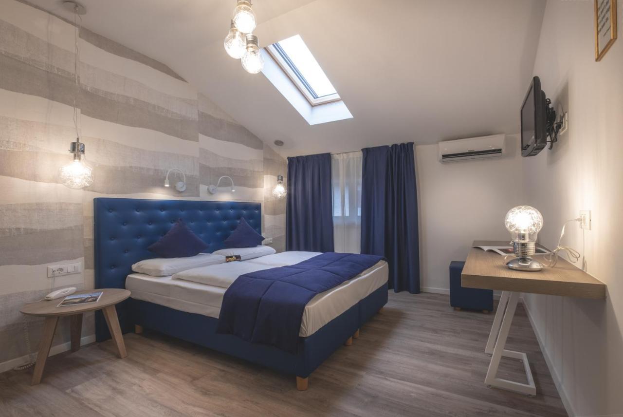 Schlosshof Charme Resort - Hotel & Camping Лана Екстер'єр фото